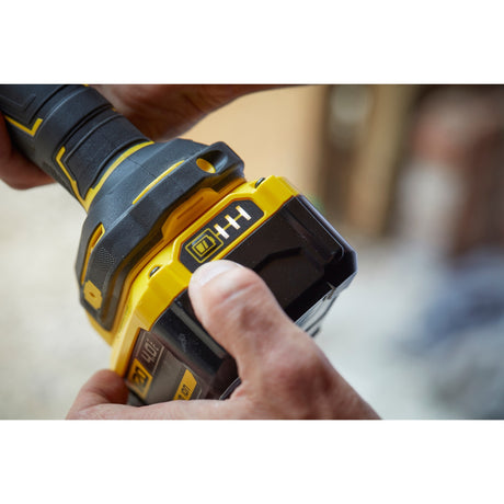 Stanley fatmax v20 18v vinkelsliber (gul sort, kuffert, 2 batterier (4.0ah) og oplader (4a) inkluderet)