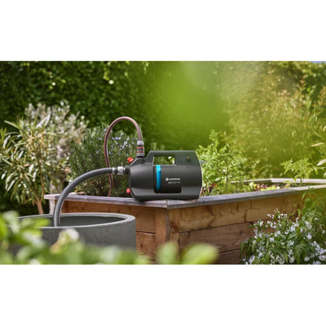 Gardena accu besproeiingspomp 3000 silent 18v p4a gebruiksklare set incl. accu en oplader (donkergrijs turquoise, 14610-20 | pomp | accu | lader)