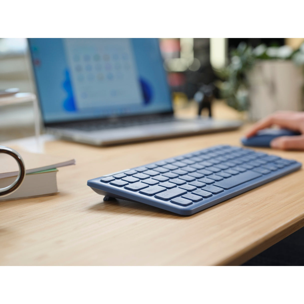 Trust Lyra trådløs tastaturmus til flere enheder, skrivebordssæt (blå, amerikansk layout, saksekontakter, 800 - 1.600 dpi, 2,4 GHz USB, Bluetooth, 65 %)