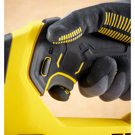Stanley sfmcs600m2k fatmax® v20 batteristiksav 18v 4.0ah i kuffert