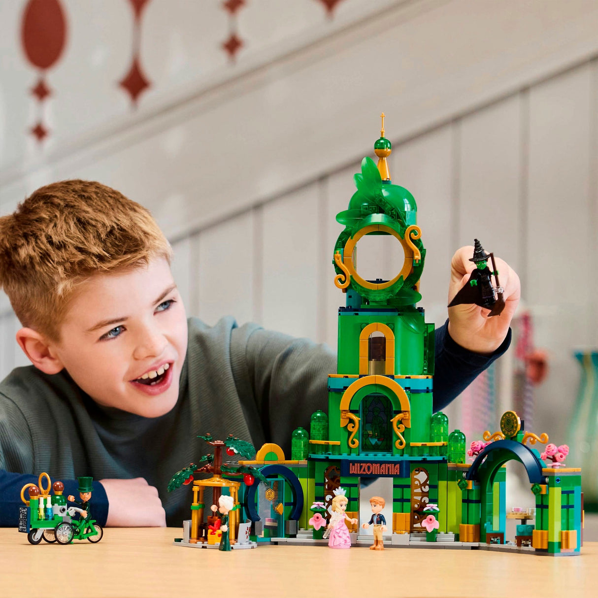 Lego ond velkommen til Emerald City - 75684