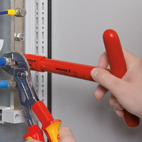 Knipex cobra vde højteknologisk vandpumpetang 87 26 250 Svensk vandpumpetang (rød gul, takkede gribeflader, gennembrudt hængsel)