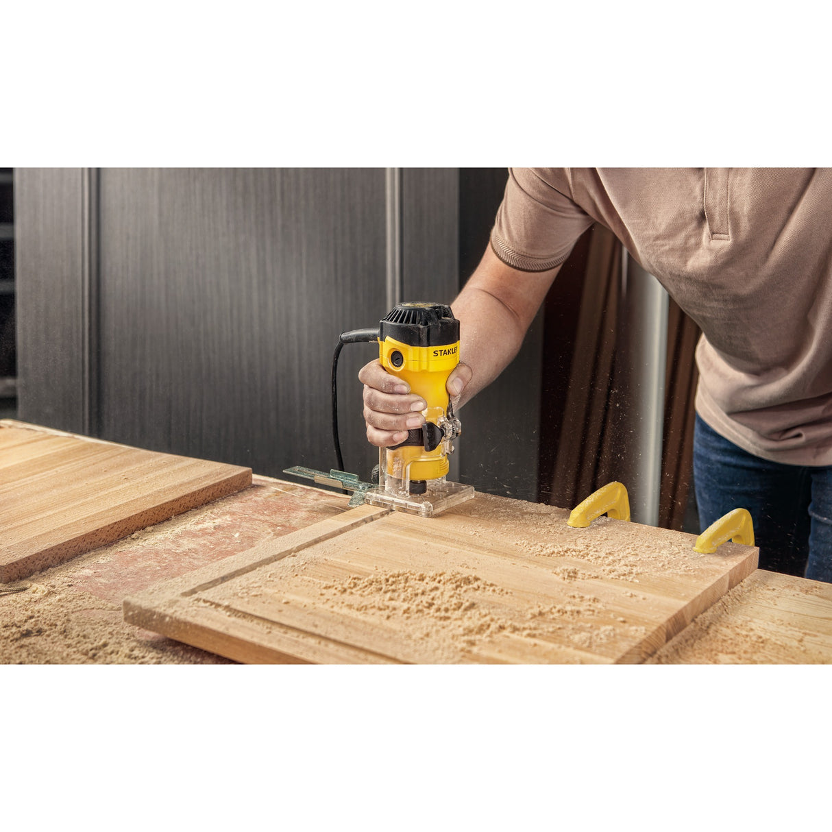 Stanley 550w kantfræser (gul sort)