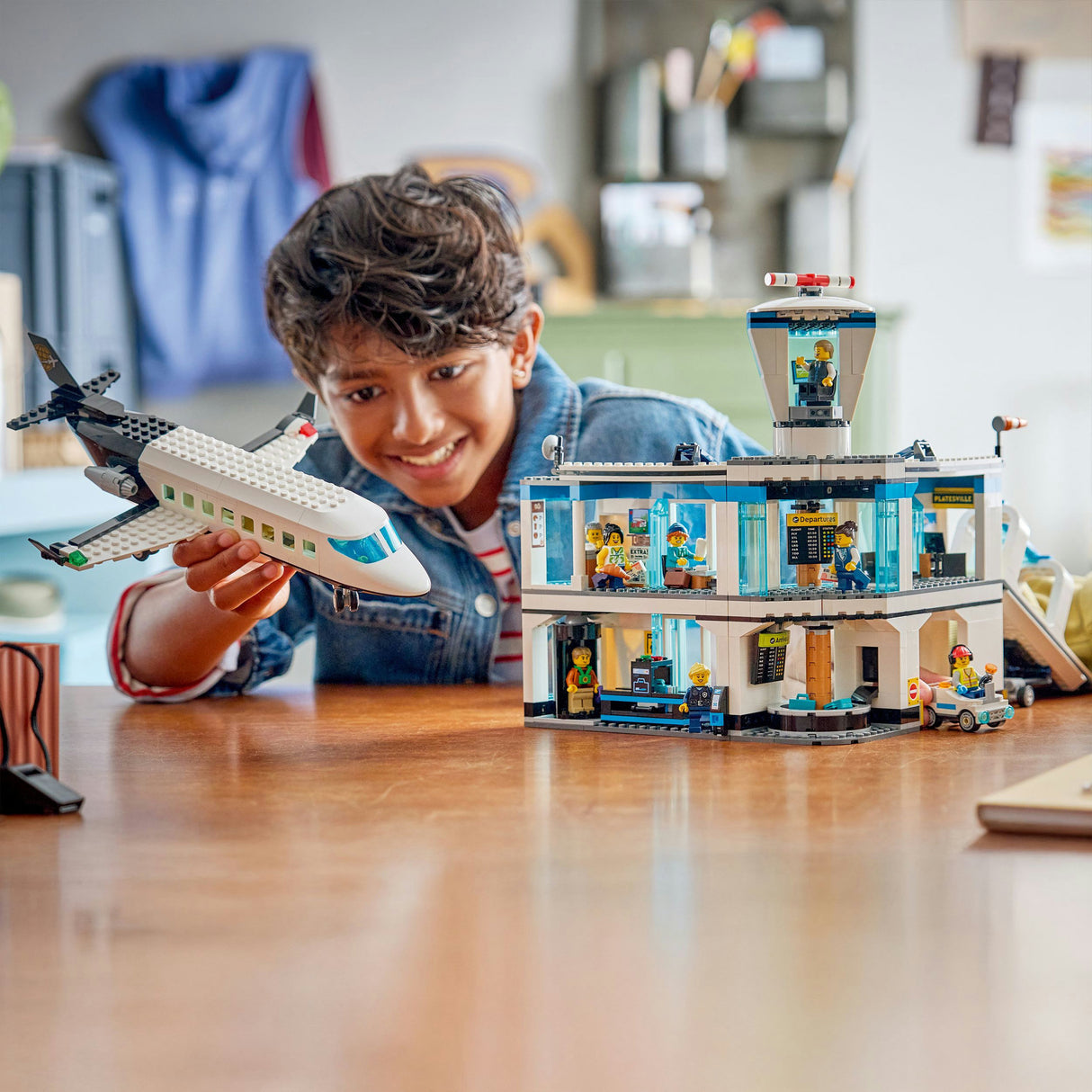 Lego city - lufthavn med legetøj til flykonstruktion (60502)