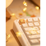 Iqunix zx75 sunset ponder trådløst mekanisk tastatur (lysegul, us-layout (qwerty), gateron rød, 75%, rgb-lysdioder, hot-swappable, double-shot pbt, 2.4ghz | bluetooth 5.1 | usb-c)