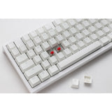 Ducky zero 6108 pure white rgb mekanisk gaming-tastatur (hvid, us-layout (qwerty), cherry mx2a red, 100%, rgb-lysdioder, double-shot pbt, hot swap, 2,4ghz | bluetooth | usb-c)