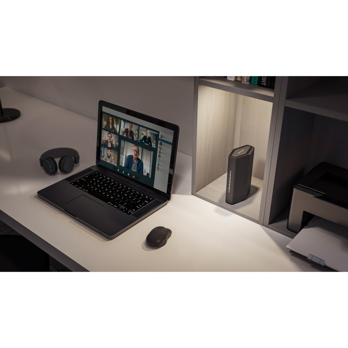Netgear Nighthawk WiFi 7 router RS100 (sort)