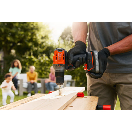 Black+decker 18v 2.0ah schroefklopboormachine (zwart oranje, accu en oplader inbegrepen.)