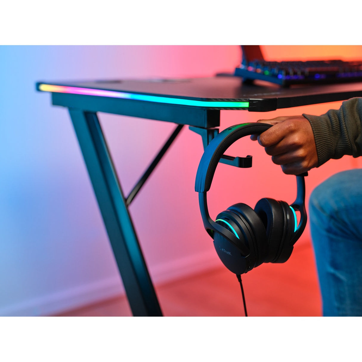 Trust GXT 709 Luminus RGB Gaming Desk Gaming Desk (sort)