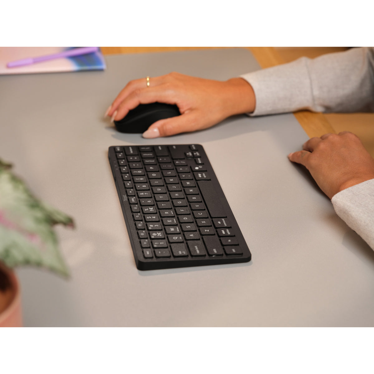 Trust nado ii bluetooth-tastatur (sort, us-layout (qwerty), saksekontakter, 80% (tkl), bluetooth)