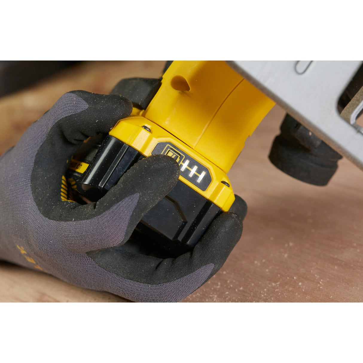 Stanley fatmax v20 18v håndrundsav (gul sort, kuffert, 2 batterier (2,0ah) og oplader (4a) inkluderet)