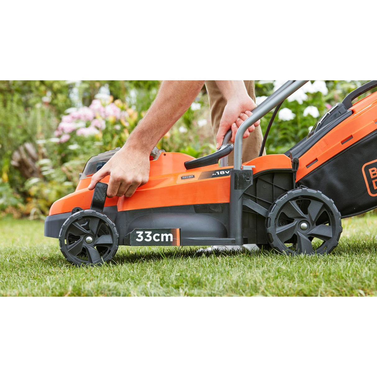 Black+decker bcmw3318l2-qw 2x 18v plæneklipper (orange sort, 2x 18v 2,5ah batteri og oplader inkluderet)