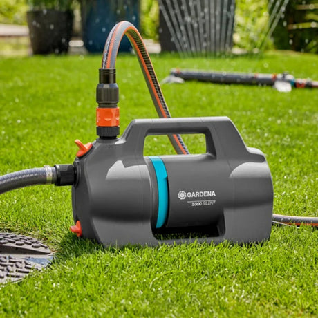Gardena besproeiingspomp 5000 silent set met slang en aanzuigunit (donkergrijs turquoise, 9081-20 | pomp | 20 m slang | 3,5 m aanzuigunit)