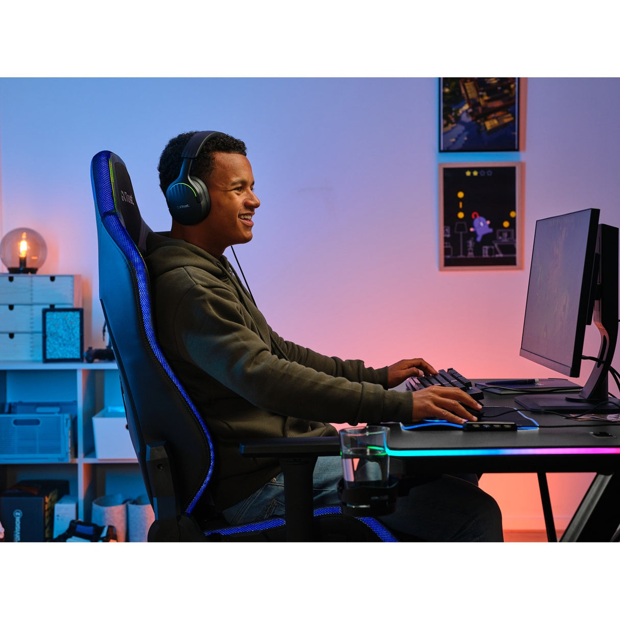 Trust GXT 709 Luminus RGB Gaming Desk Gaming Desk (sort)