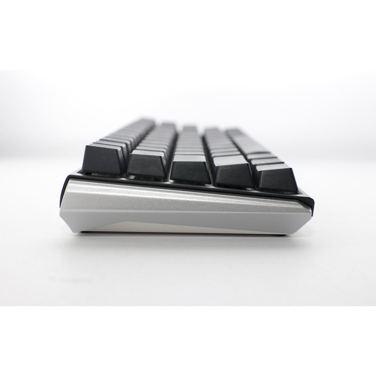 Ducky one 3 klassisk mini rgb mekanisk tastatur (sort, us-layout (qwerty), cherry mx brown, 60%, rgb led, double-shot pbt, hot-swappable, quack mekanik)