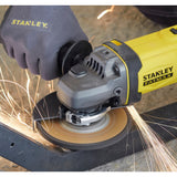 Stanley fatmax v20 18v vinkelsliber (gul sort, kuffert, 2 batterier (4.0ah) og oplader (4a) inkluderet)
