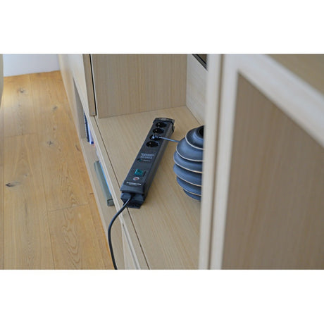 Brennerstuhl premium-line 60.000a strømskinne med overspændingsbeskyttelse 4-vejs sort 1,8m h05vv-f 3g1,5