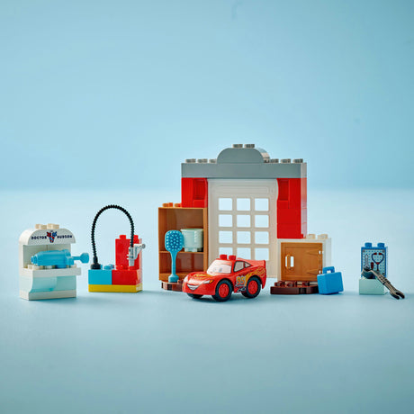 Lego Duplo Disney og Pixar Cars McQueens besøg i Docs Garage - 10456