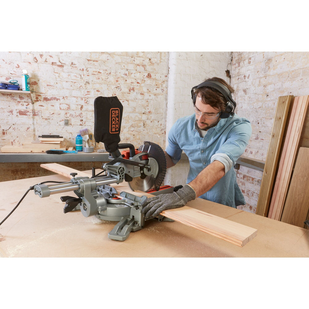 Black+decker 1600w 216mm kap- og geringssav - bes700-qs