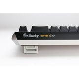 Ducky one 3 klassisk sf rgb mekanisk tastatur (sort, us-layout (qwerty), cherry mx brown, 65%, rgb lysdioder, double-shot pbt, hot-swappable, quack mekanik)