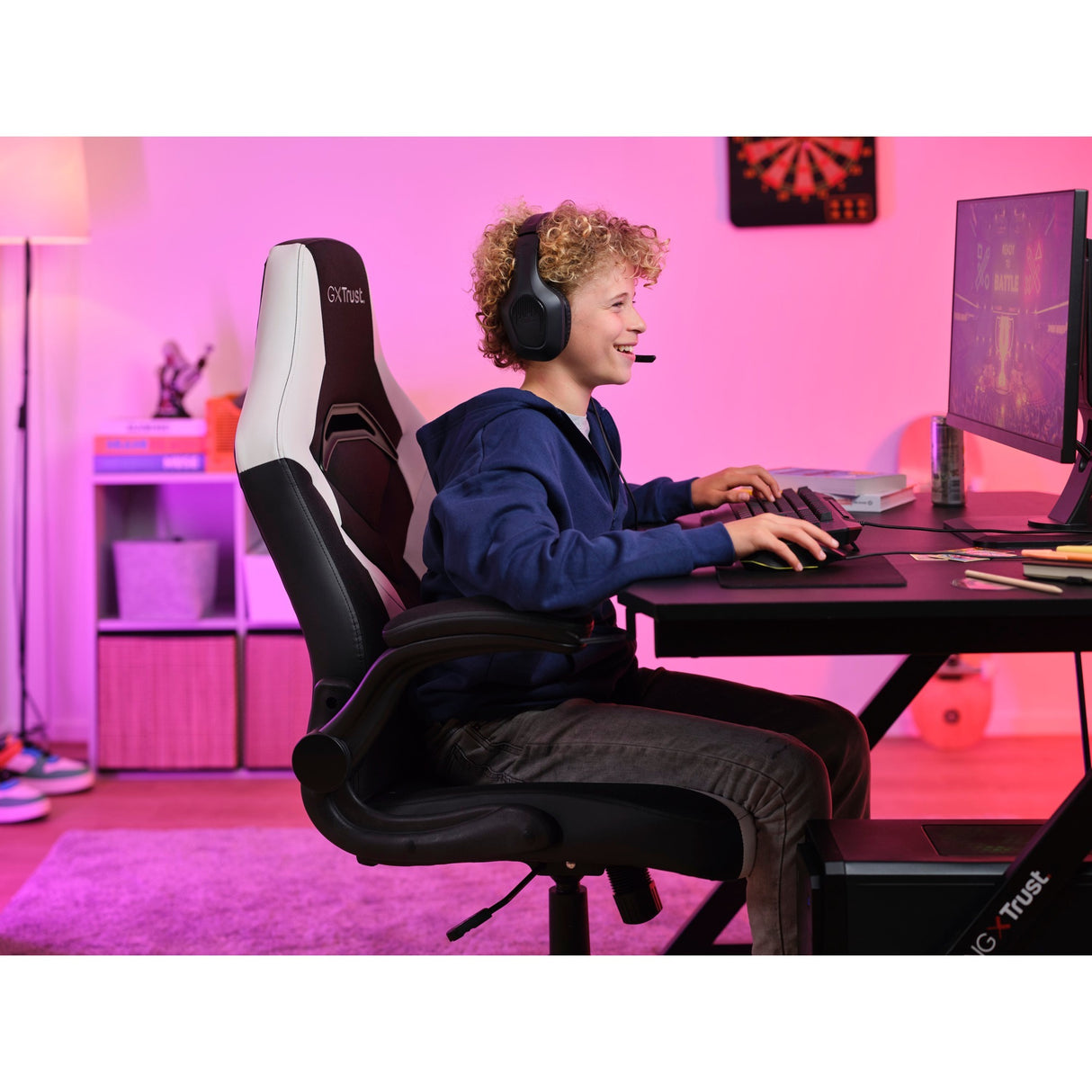 Trust GXT 703W Riye gaming stol (sort og hvid)