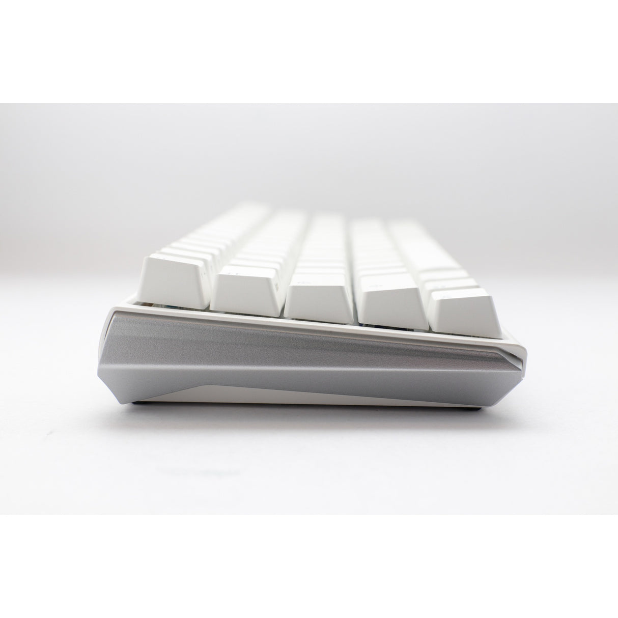 Ducky one 3 klassisk rent hvidt SF RGB mekanisk tastatur (hvidt, amerikansk layout (Qwerty), cherry MX brown, 65%, RGB LED'er, double-shot PBT, hot-swappable, Quack mekanik)