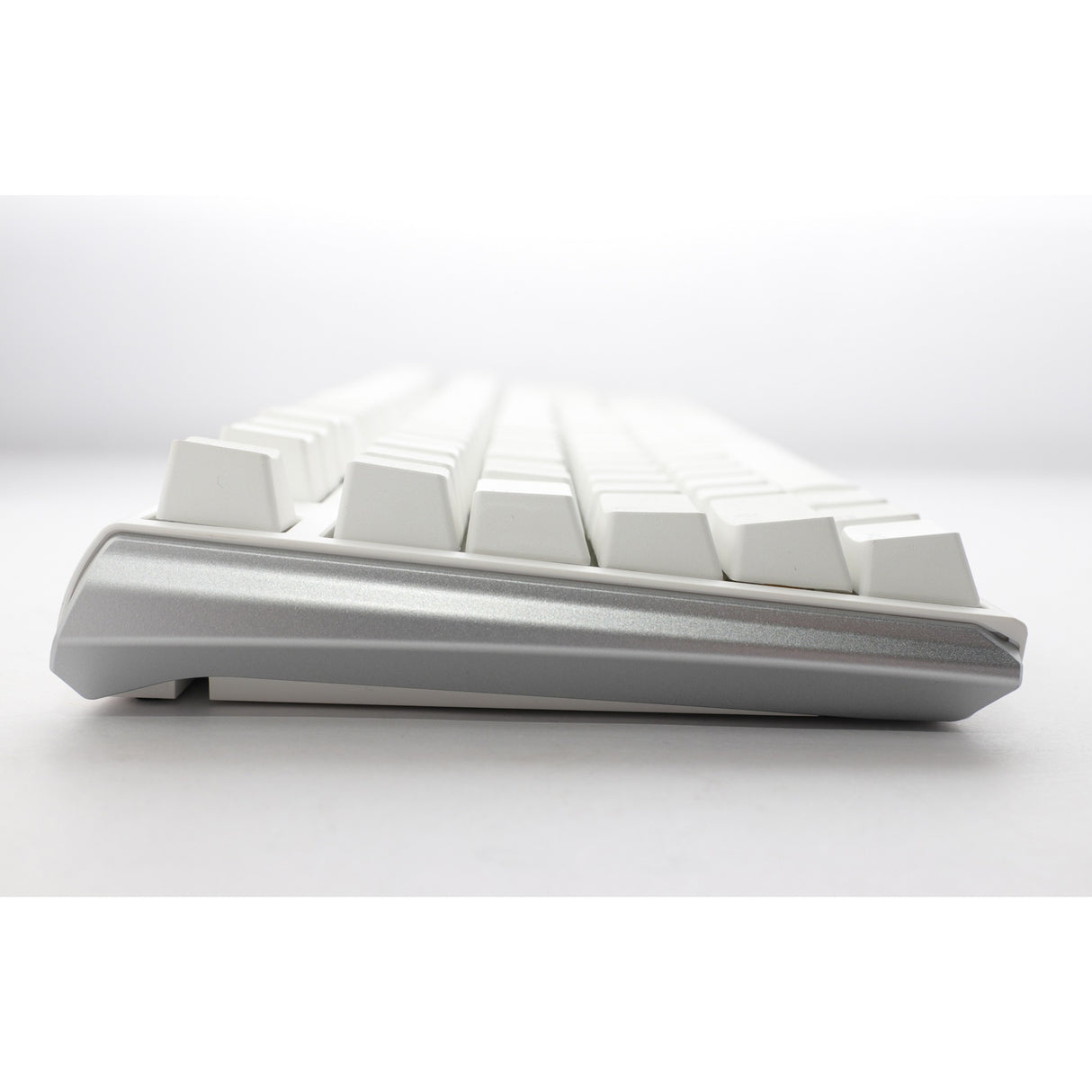Ducky one 3 klassisk ren hvid tkl rgb mekanisk tastatur (hvid, us-layout (qwerty), cherry mx silent red, 80% (tkl), rgb lysdioder, double-shot pbt, hot-swappable, quack mekanik)