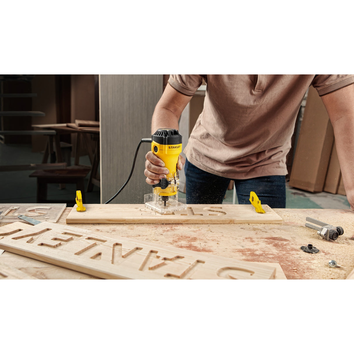 Stanley 550w kantfræser (gul sort)