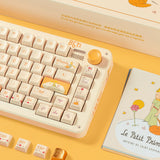 Iqunix zx75 sunset ponder trådløst mekanisk tastatur (lysegul, us-layout (qwerty), iqunix little prince, 75%, rgb-lysdioder, hot-swappable, double-shot pbt, 2,4ghz | bluetooth 5.1 | usb-c)