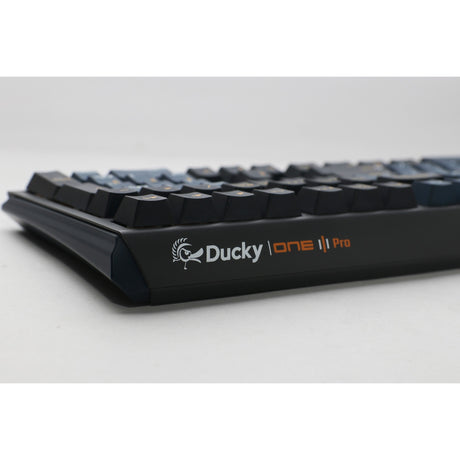 Ducky one 3 pro, gaming-tastatur (sort, us-layout, cherry mx2a blue, rgb led, double-shot pbt, kvaksalvermekanik, hot swap)