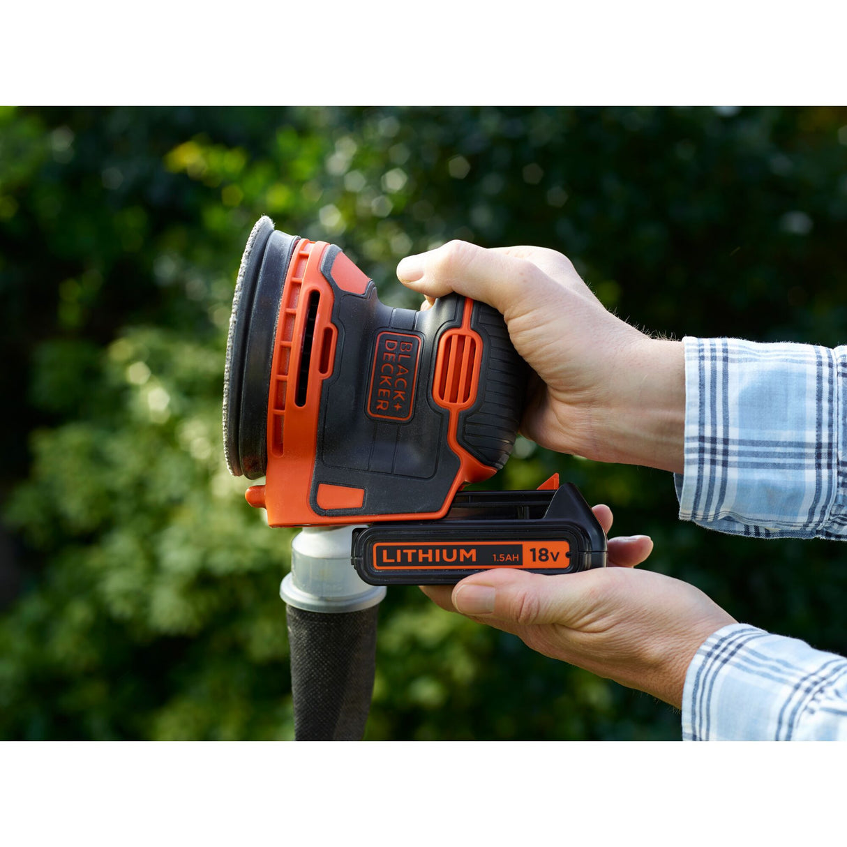 Black+decker 18v skruetrækker + 18v excentrisk slibemaskine bundt (sort orange)