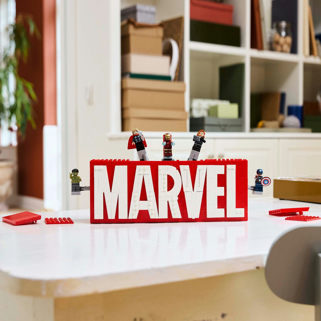 Lego superhelte 76313 marvel logo og minifigurer