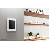 Neomounts WL15-650WH1 vægmonteret tabletholder (hvid)