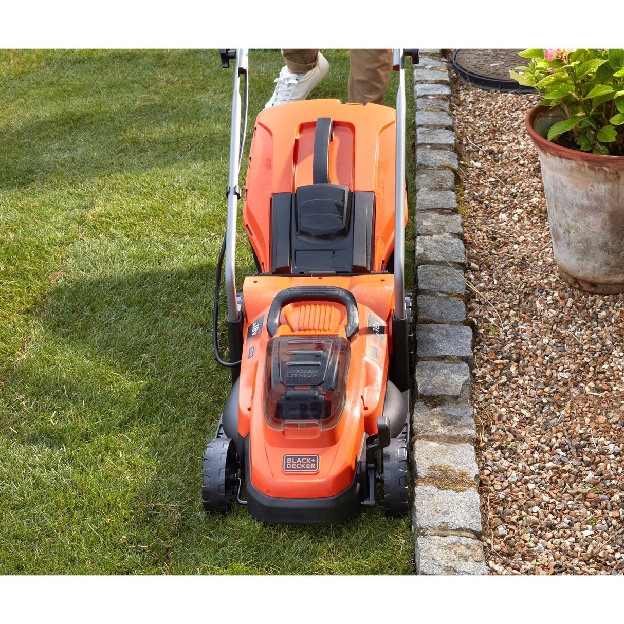 Black+decker bcmw3318l2-qw 2x 18v plæneklipper (orange sort, 2x 18v 2,5ah batteri og oplader inkluderet)