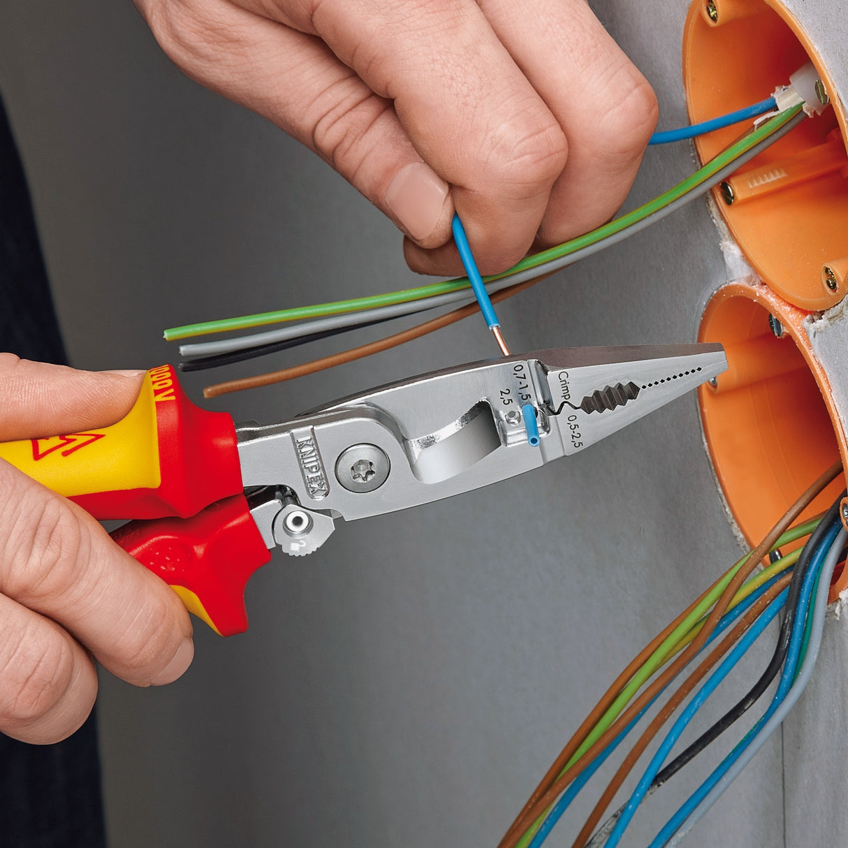 Knipex elinstallationstang 13 96 200 t (rød gul)