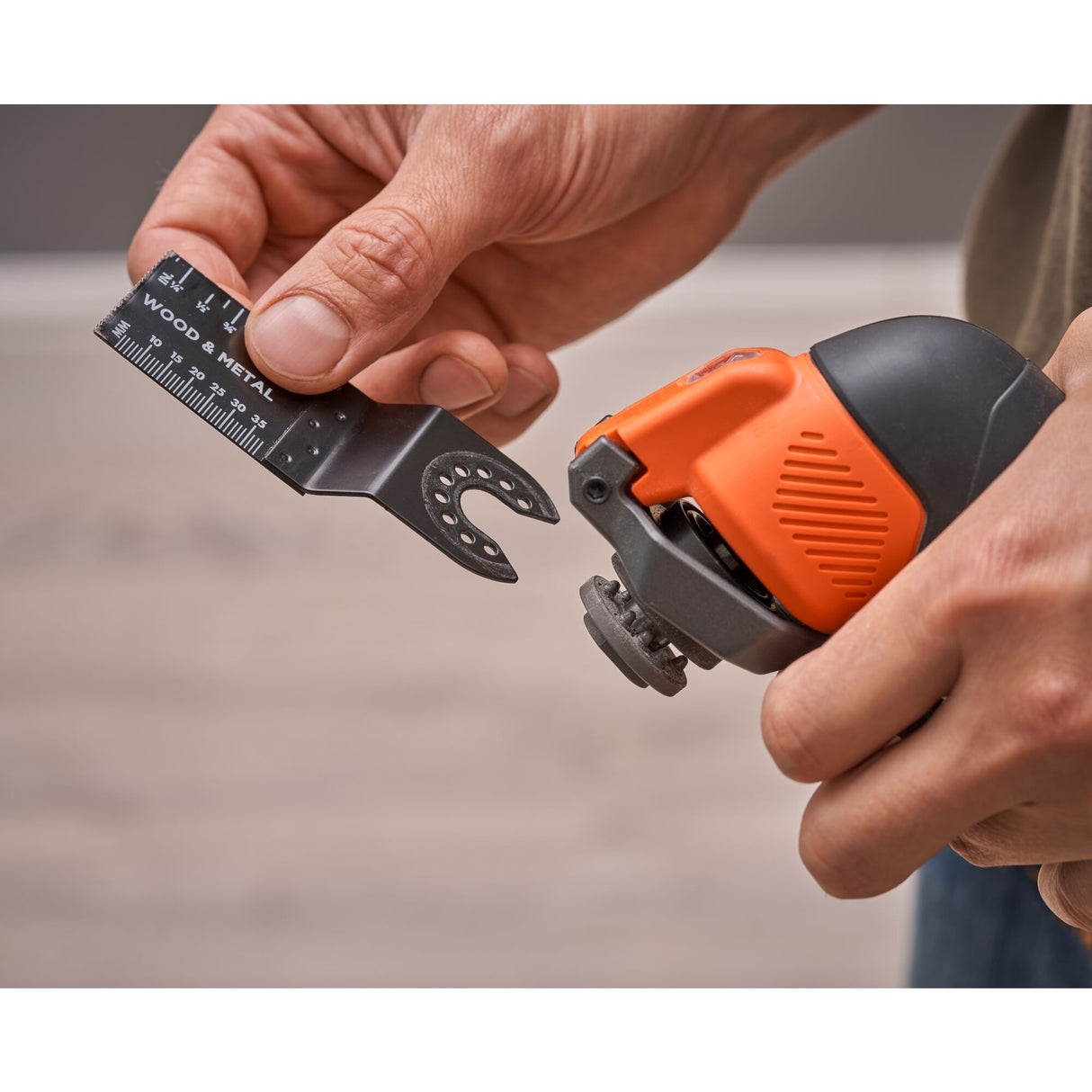 Black+decker 18v skruetrækker + 18v oscillerende multiværktøjsbundt (sort orange)