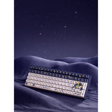 Iqunix f97 starry tryst rgb mekanisk gaming-tastatur (mørkeblåt, us-layout (qwerty), gateron rød, 96%, rgb-lysdioder, hot-swappable, pbt, 2.4ghz | bluetooth 5.1 | usb-c)