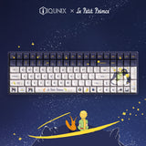 Iqunix f97 starry tryst rgb mekanisk gaming-tastatur (mørkeblåt, us-layout (qwerty), gateron rød, 96%, rgb-lysdioder, hot-swappable, pbt, 2.4ghz | bluetooth 5.1 | usb-c)