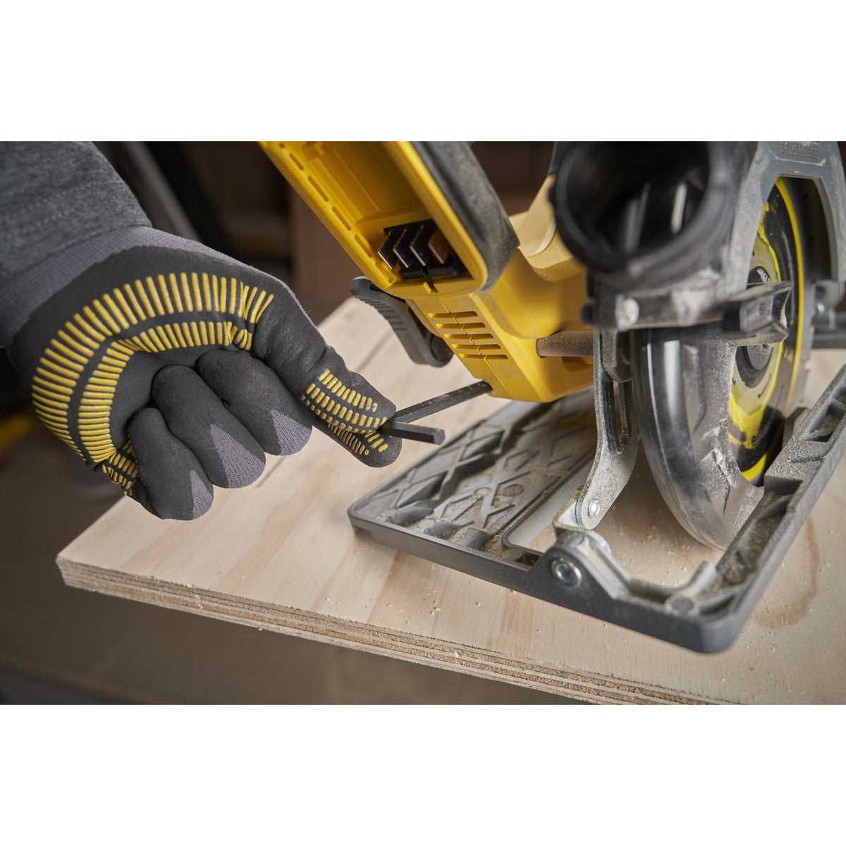Stanley fatmax v20 18v rundsav 190mm håndrundsav (sort gul, batteri og oplader inkluderet, med kuffert)