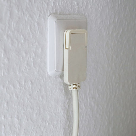 Brennerstuhl comfort-line plus strømskinne 4-vejs (med fladt stik, afbryder, 2 m kabel og ekstra brede afstande fra stikdåserne) farve: hvid