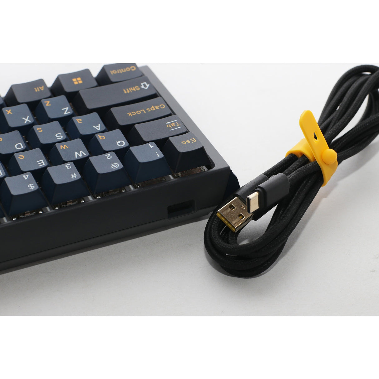 Ducky one 3 pro mini rgb mekanisk gaming-tastatur (sort, us-layout (qwerty), cherry mx2a speed silver, 60%, rgb led, double-shot pbt, kvaksalvermekanik, hot swap)