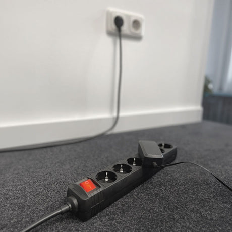 Act strømskinne med lysende kontakt, 6 fatninger, 3 m, sort ac2465