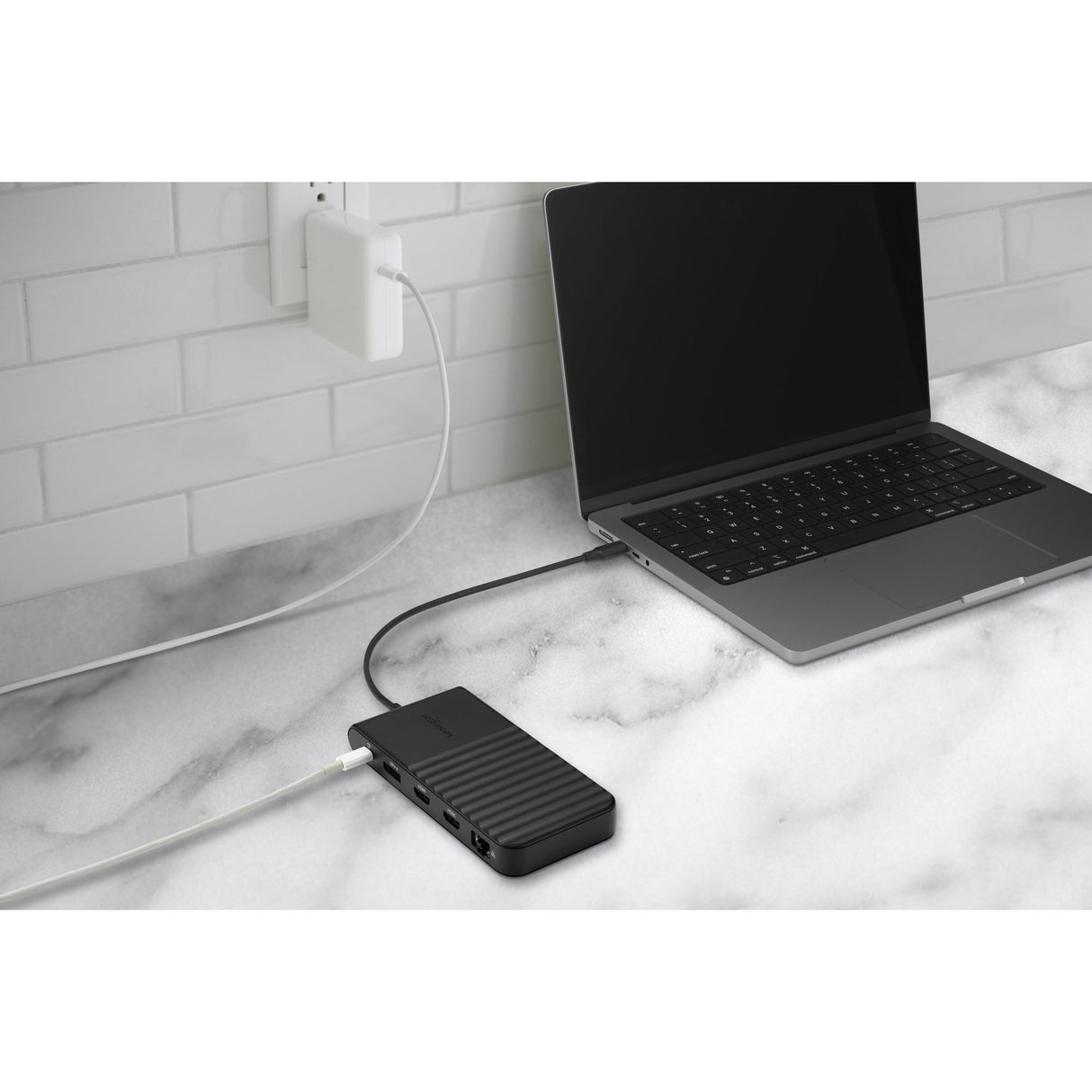 Kensington UH1500P EQ USB-C 5 Gbps Triple Video Driverløs mobil dockingstation (sort)