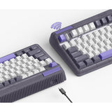 Iqunix og80 lavandin trådløst mekanisk tastatur (lavendel, us-layout (qwerty), cherry mx brown, 80% (tkl), hot-swappable, pbt, 2.4ghz | bluetooth 5.1 | usb-c)