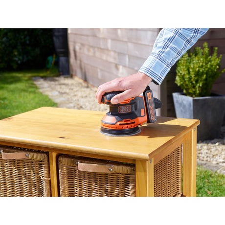 Black+decker 18v skruetrækker + 18v excentrisk slibemaskine bundt (sort orange)