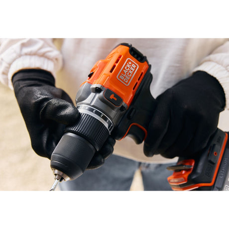 Black+decker 18v 2.0ah schroefklopboormachine (zwart oranje, accu en oplader inbegrepen.)