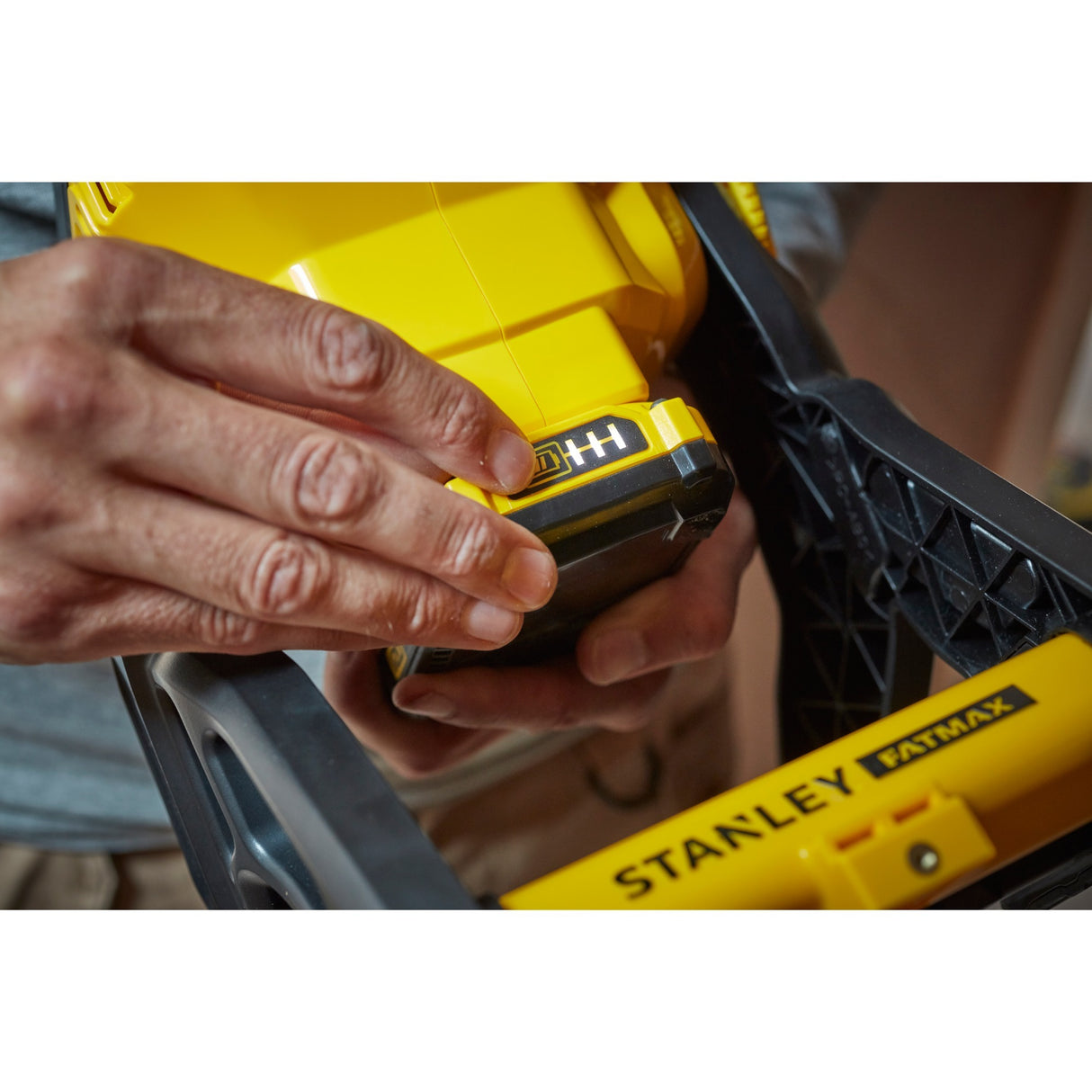 Stanley fatmax v20 18v arbejdslampe (gul sort, batteri og oplader medfølger ikke)