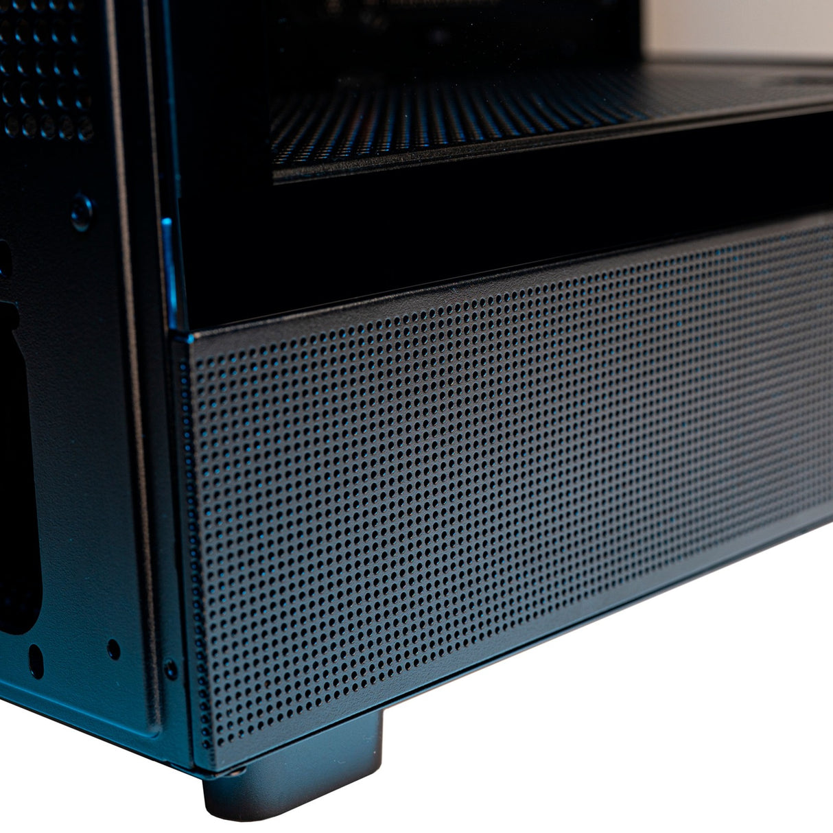 Silverstone lucid 04 mini tårnhus (sort | 2x USB-A | 1x USB-C | RGB | hærdet glas)