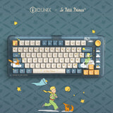 Iqunix zx75 sky støder på trådløst mekanisk tastatur (blåt, us-layout (qwerty), iqunix little prince, 75%, rgb-lysdioder, hot-swappable, double-shot pbt, 2,4ghz | bluetooth 5.1 | usb-c)