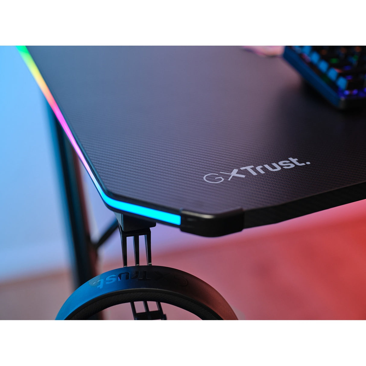 Trust GXT 709 Luminus RGB Gaming Desk Gaming Desk (sort)